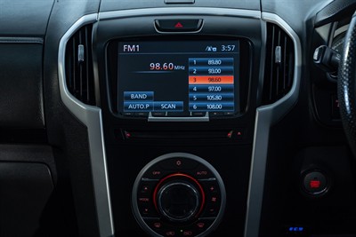 2021 Isuzu MU-X - Thumbnail