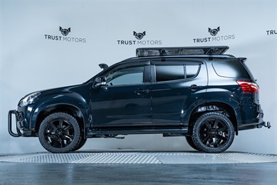 2021 Isuzu MU-X - Thumbnail