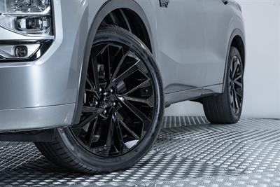 2023 Mitsubishi Outlander - Thumbnail