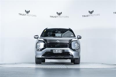 2023 Mitsubishi Outlander - Thumbnail