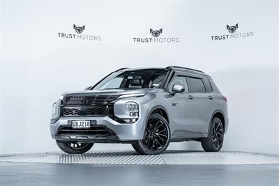 2023 Mitsubishi Outlander - Thumbnail