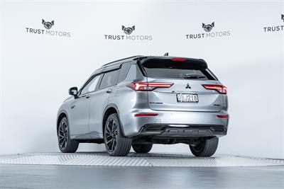 2023 Mitsubishi Outlander - Thumbnail