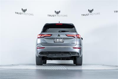 2023 Mitsubishi Outlander - Thumbnail