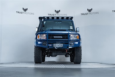 2023 Toyota Landcruiser - Thumbnail