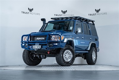2023 Toyota Landcruiser - Thumbnail