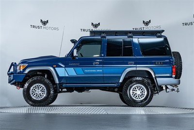 2023 Toyota Landcruiser - Thumbnail