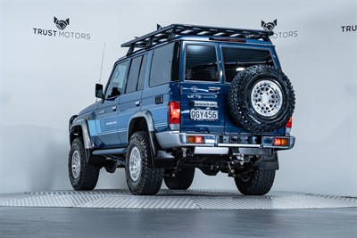 2023 Toyota Landcruiser - Thumbnail