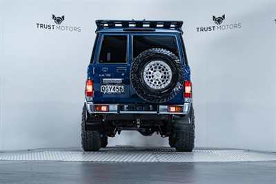 2023 Toyota Landcruiser - Thumbnail