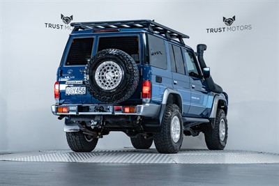 2023 Toyota Landcruiser - Thumbnail