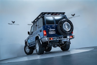 2023 Toyota Landcruiser - Thumbnail