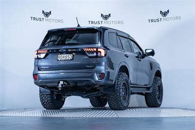 2022 Ford Everest - Thumbnail