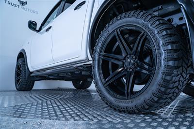 2021 Nissan Navara - Thumbnail