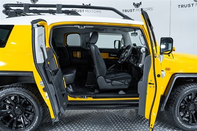 2011 Toyota FJ Cruiser - Thumbnail