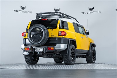 2011 Toyota FJ Cruiser - Thumbnail