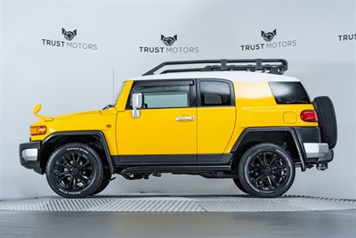 2011 Toyota FJ Cruiser - Thumbnail