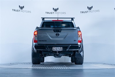 2017 Nissan Navara - Thumbnail