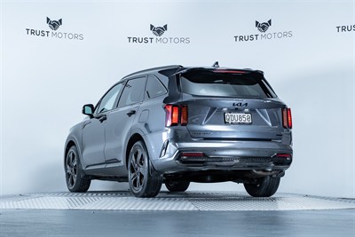 2023 Kia Sorento - Thumbnail
