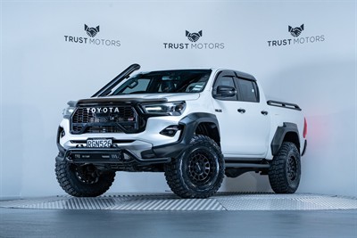 2023 Toyota Hilux - Thumbnail