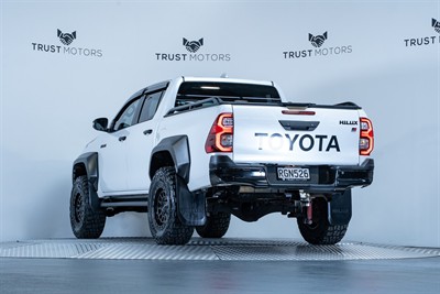 2023 Toyota Hilux - Thumbnail