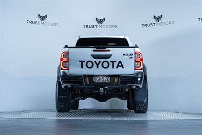 2023 Toyota Hilux - Thumbnail