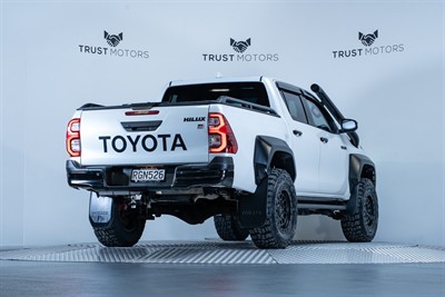 2023 Toyota Hilux - Thumbnail
