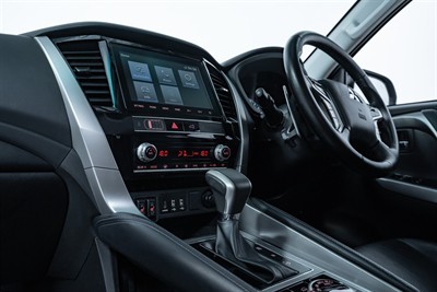 2022 Mitsubishi Pajero Sport - Thumbnail