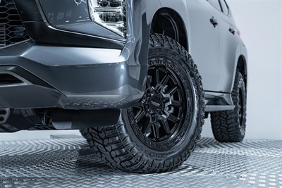 2022 Mitsubishi Pajero Sport - Thumbnail