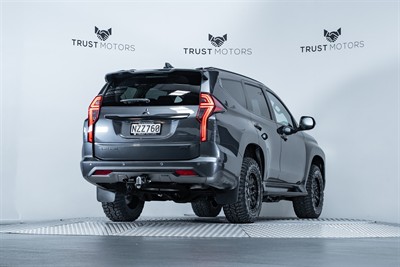 2022 Mitsubishi Pajero Sport - Thumbnail