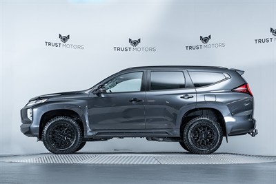 2022 Mitsubishi Pajero Sport - Thumbnail