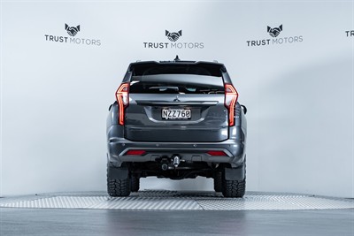 2022 Mitsubishi Pajero Sport - Thumbnail