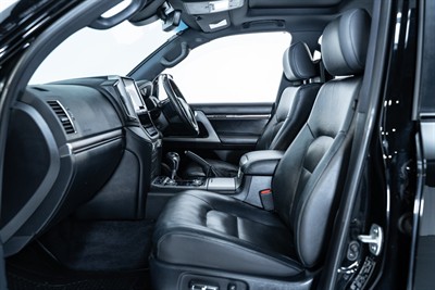 2016 Toyota Landcruiser - Thumbnail