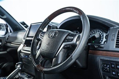 2016 Toyota Landcruiser - Thumbnail