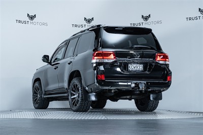 2016 Toyota Landcruiser - Thumbnail