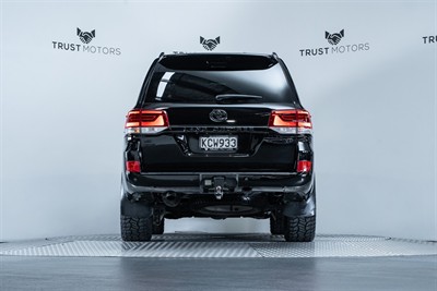 2016 Toyota Landcruiser - Thumbnail