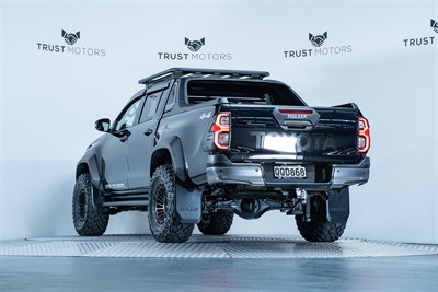 2024 Toyota Hilux - Thumbnail