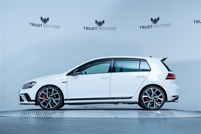 2016 Volkswagen Golf - Thumbnail