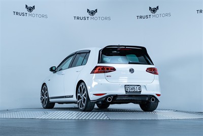 2016 Volkswagen Golf - Thumbnail