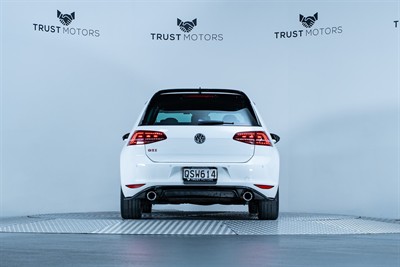 2016 Volkswagen Golf - Thumbnail
