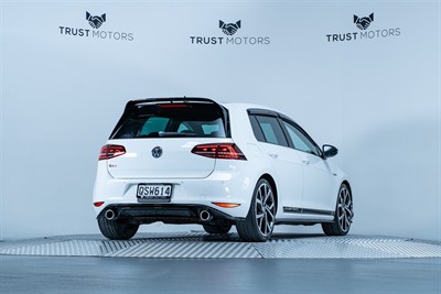 2016 Volkswagen Golf - Thumbnail