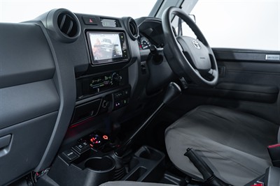 2022 Toyota Landcruiser - Thumbnail