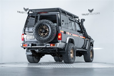 2022 Toyota Landcruiser - Thumbnail