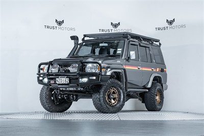 2022 Toyota Landcruiser - Thumbnail