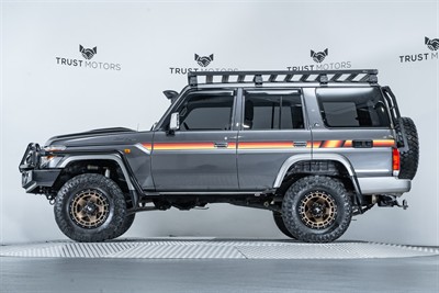 2022 Toyota Landcruiser - Thumbnail