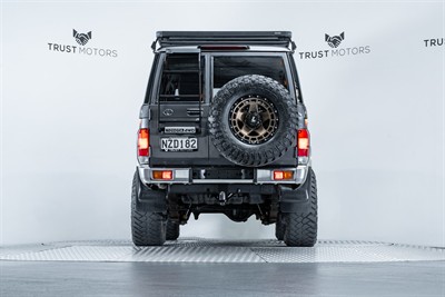 2022 Toyota Landcruiser - Thumbnail