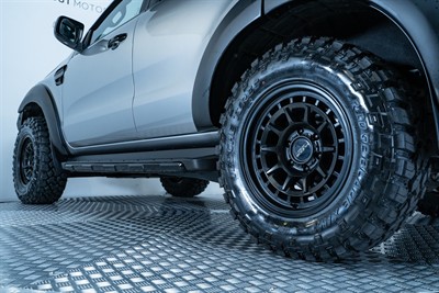 2020 Ford Everest - Thumbnail