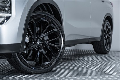 2024 Mitsubishi Outlander - Thumbnail