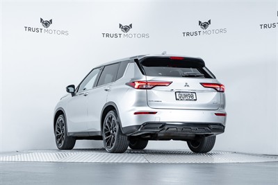 2024 Mitsubishi Outlander - Thumbnail