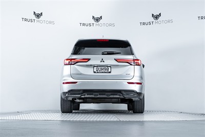 2024 Mitsubishi Outlander - Thumbnail