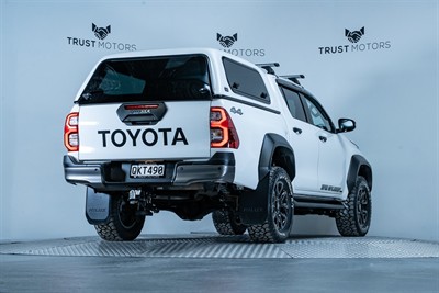 2024 Toyota Hilux - Thumbnail
