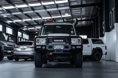 2020 Toyota Landcruiser - Thumbnail